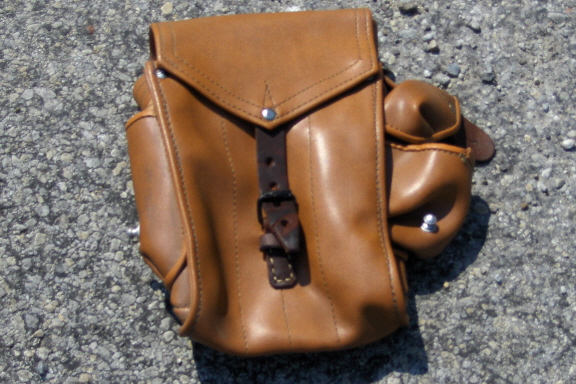 Hungarian 20rd Tan Vinyl Mag Pouch